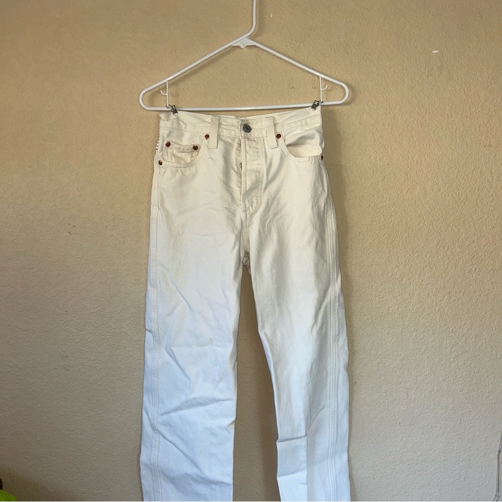 Size 25 Levi's white with back pattern ribcage straight ankle jeans